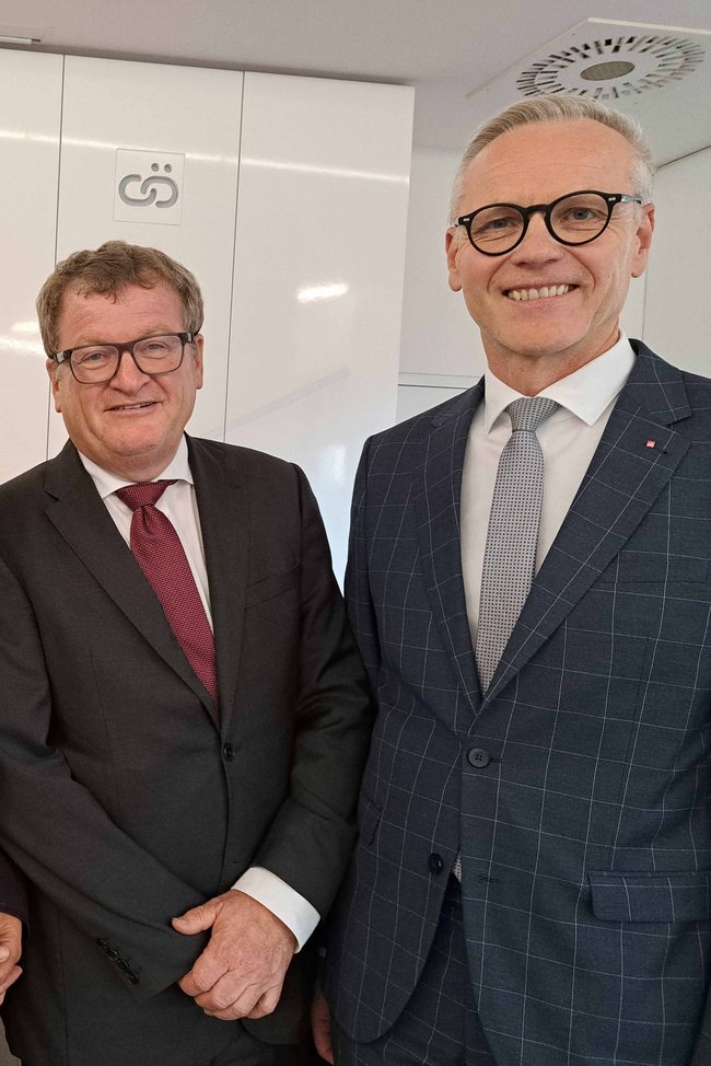 Aufsichtsratspräsident Max Hiegelsberger, Vorstandsdirektorin Kathrin Kühtreiber-Leitner, der frisch bestellte Vorstandsdirektor Robert Wasner, Generaldirektor Othmar Nagl