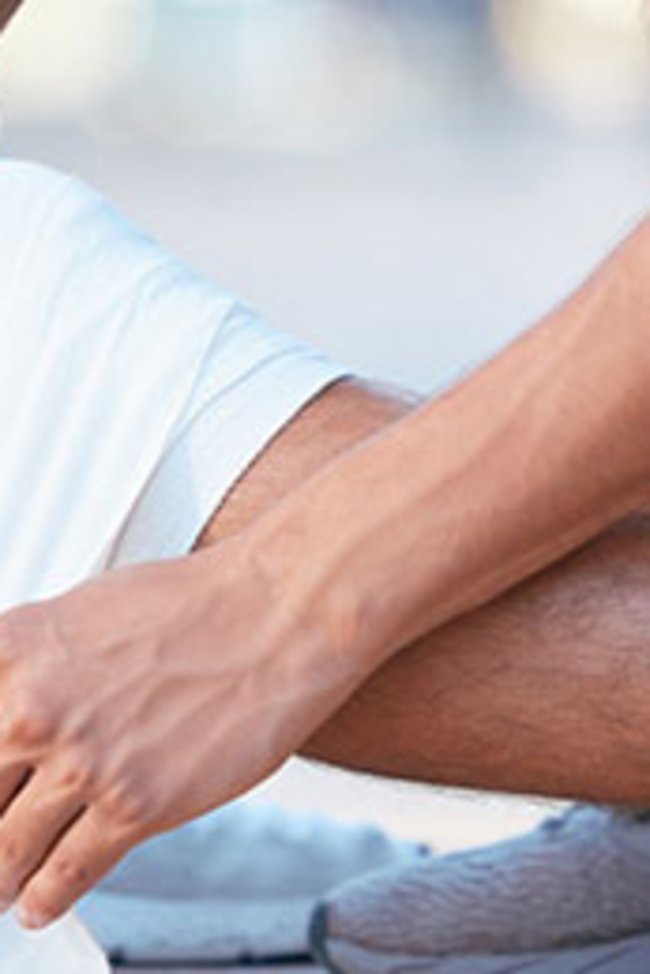 First,Aid,Bandage,,Knee,Wound,And,Sports,Injury,From,Fitness Fotocredit: PeopleImages.com - Yuri A/Shutterstock.com